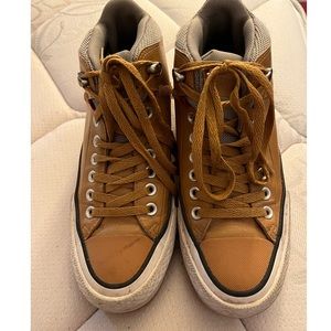 USED CONVERSE MID TOP SHOES WOMENS SIZE 9